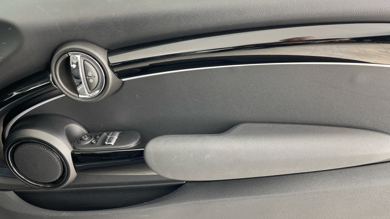 MINI Hatchback 1.5 Cooper Classic 3dr Auto Petrol Hatchback